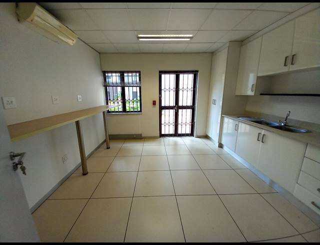 526M² OFFICE TO LET IN BRYANSTON